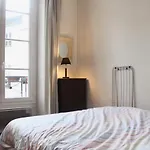 Charming Bright Apt In The Marais