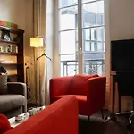 Charming Bright Apt In The Marais